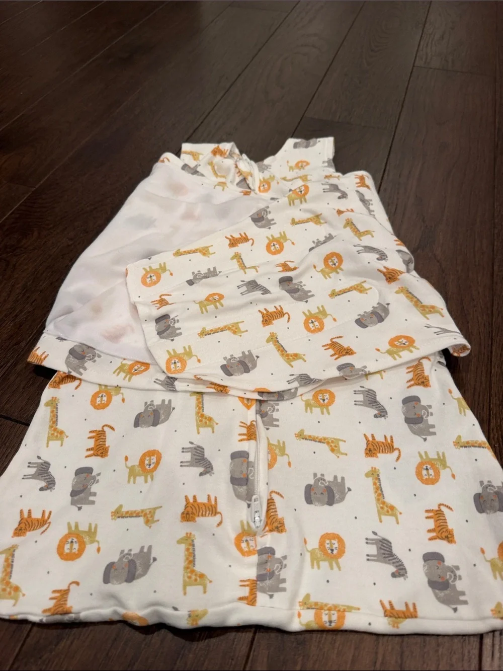 Halo White Sleep Sack with Orange & Gray Safari Animals Size 0-3 Months C27-182